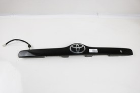  Лайсна заден капак  Toyota COROLLA VERSO (2002-2006)    