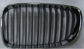  пластична лява решетка хром/ черна BMW 1 Е87